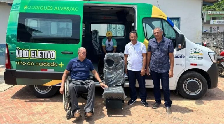 Prefeitura de Rodrigues Alves adquire Van para transportar pacientes
