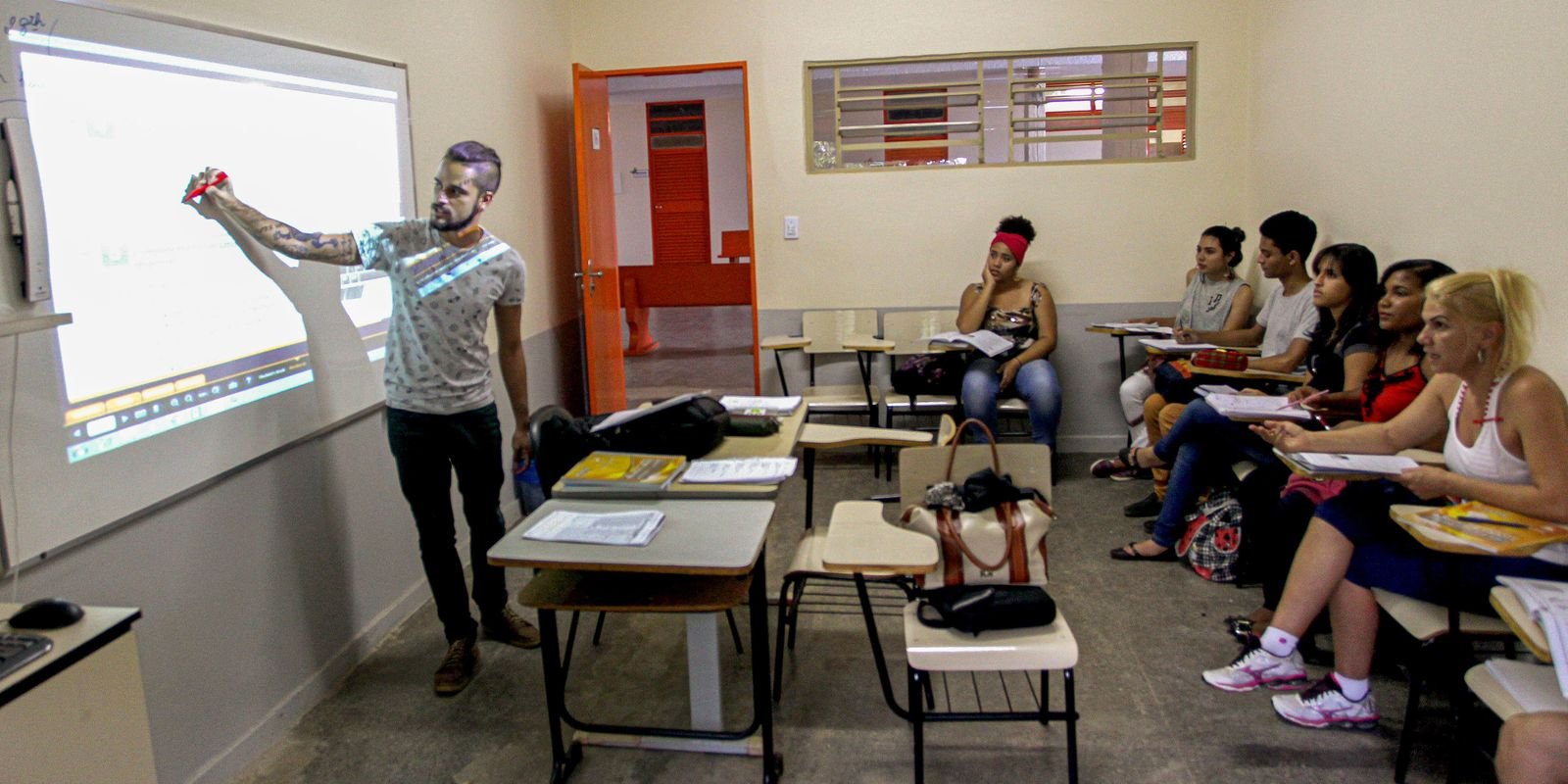 incentivo-para-estudantes-permanecerem-no-ensino-medio-e-aprovado incentivo-para-estudantes-permanecerem-no-ensino-medio-e-aprovado