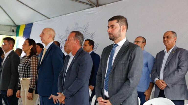 Nicolau Júnior prestigia entrega de veículos e enaltece investimentos da gestão de Gladson