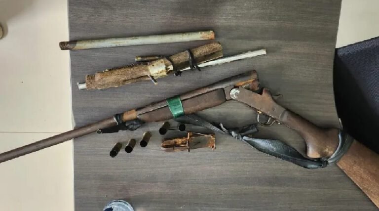 Homem é preso com armas artesanais em área de mata em Rodrigues Alves