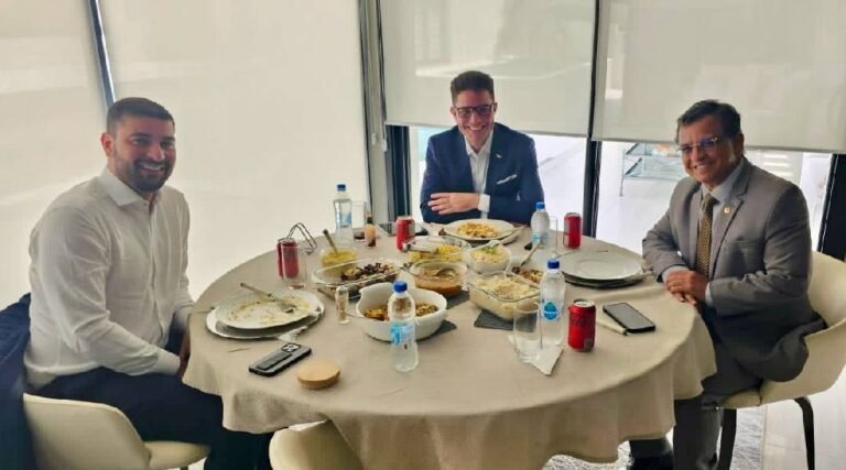 Em almoço reservado, Gladson recebe Nicolau Jr e Luiz Gonzaga para alinhar ações entre executivo e legislativo
