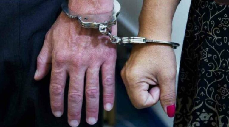 Mulher desfere golpes de faca em companheiro durante briga; casal é preso após chegada da polícia