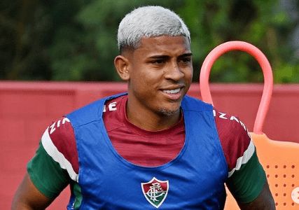 nevou!-john-kennedy-retorna-com-“avatar-decisivo”-ao-descolorir-o-cabelo-para-o-mundial