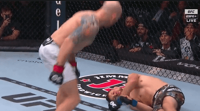 lutador-no-ufc-296-sofre-nocaute-e-tem-convulsao-dentro-do-cage;-imagens-fortes