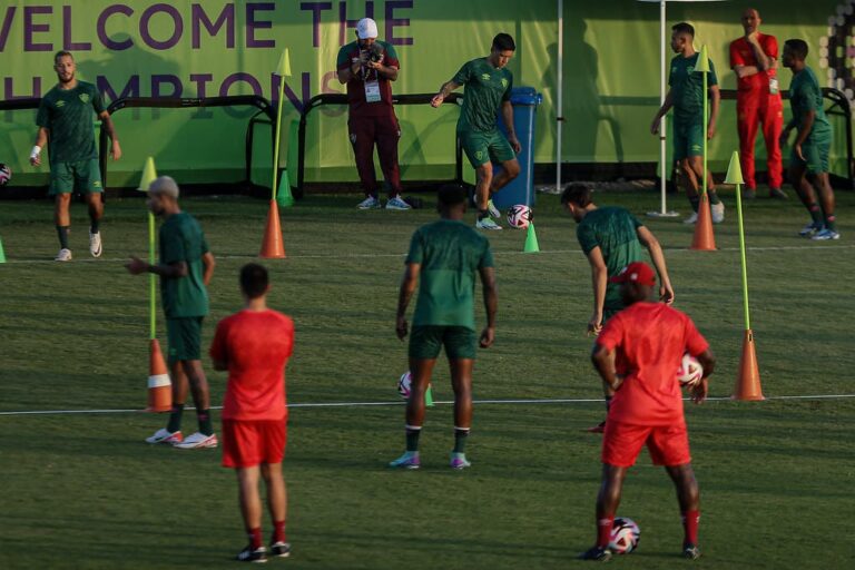 fluminense-pede-correcoes-no-gramado-do-ct-em-jida-e-bola-vira-alvo-de-reclamacoes