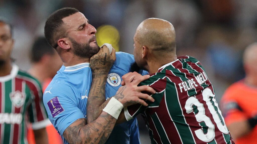 felipe-melo-briga-com-jogador-do-manchester-city-apos-a-partida;-confira-imagens-da-confusao