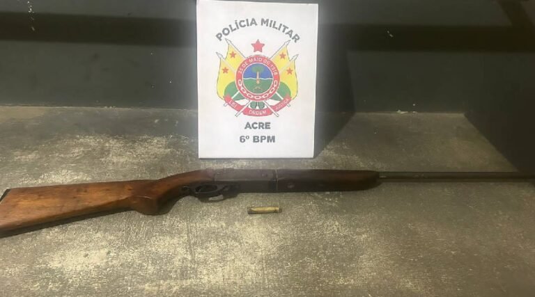 Durante ação policial, homem morre após ameaçar família com uma espingarda e os expulsar de casa