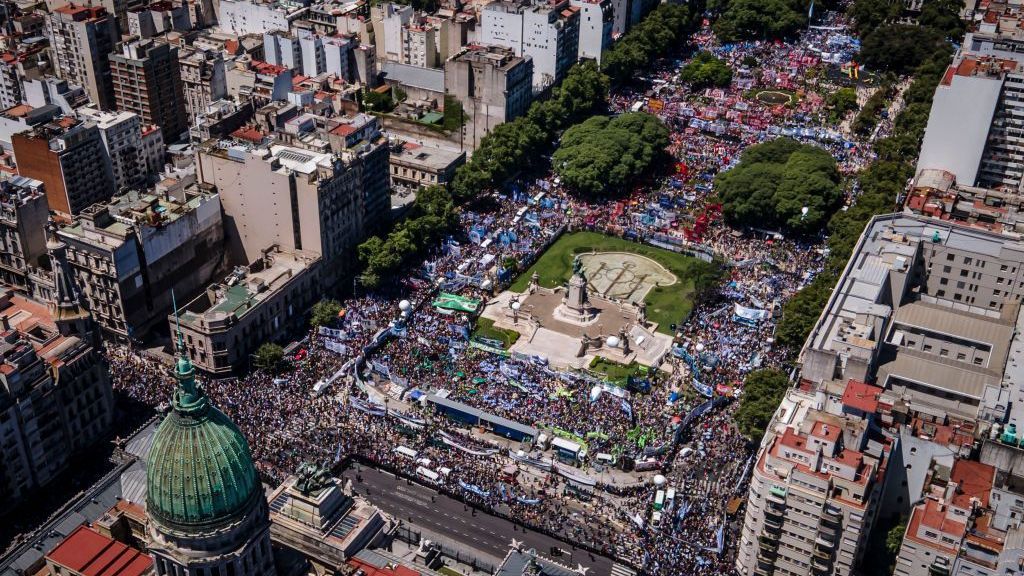 greve-geral-reune-milhares-de-pessoas-na-argentina;-veja-imagens-|-cnn-brasil