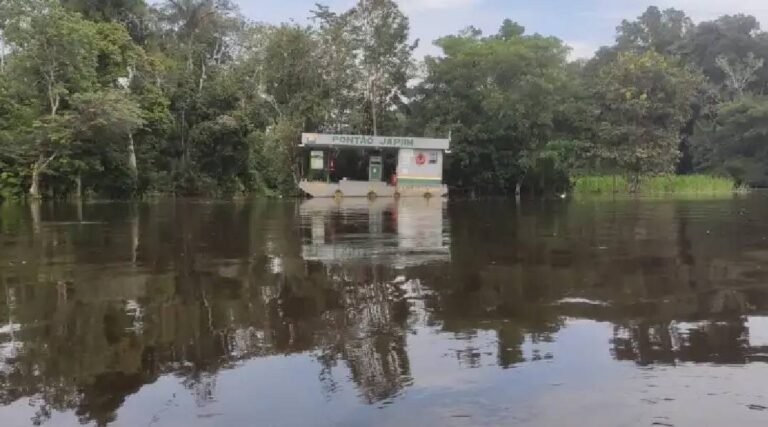 Seis piratas assaltam frentista em pontão de Mâncio Lima e fogem pelo Rio Môa