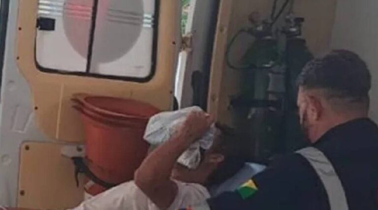 Motoboy sai para fazer entrega e é atacado com espeto de churrasco