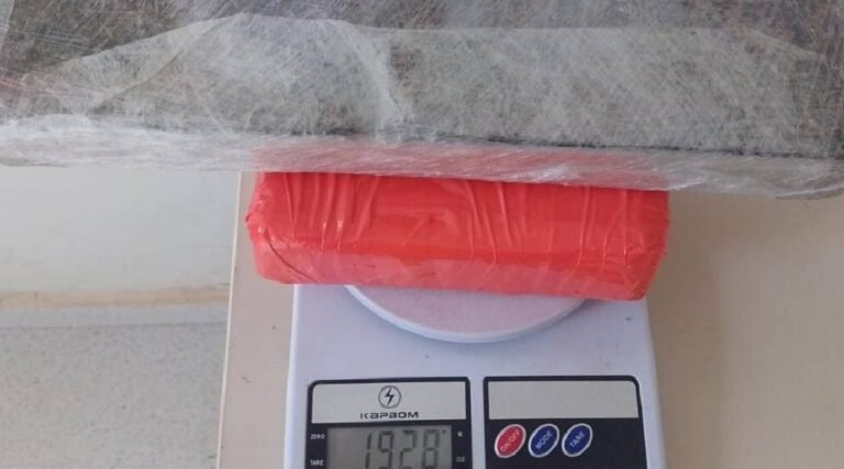 Grávida é presa transportando drogas em um táxi na BR-364