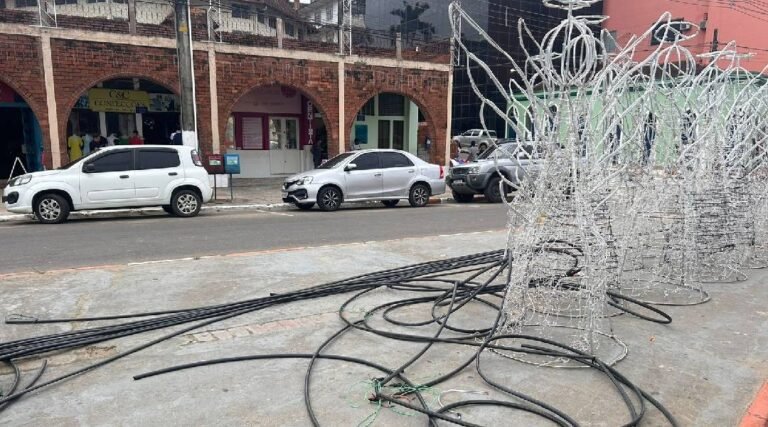 Iluminação Natalina de Cruzeiro do Sul 2023 começa a ser retirada nesta segunda-feira