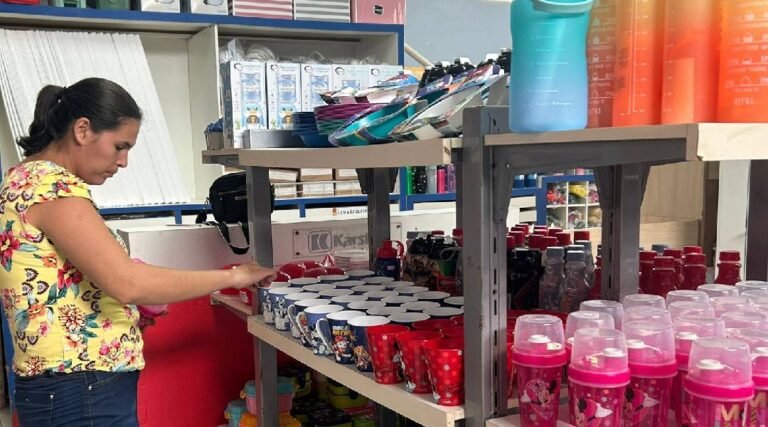 Volta às aulas 2024: pais antecipam compra de material escolar em Cruzeiro do Sul para evitar alta demanda