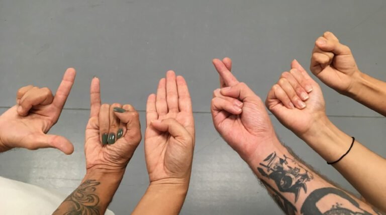 No Acre, lei que inclui ensino de libras na rede pública de ensino é sancionada