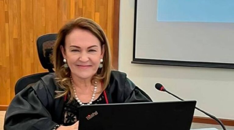 Desembargadora Regina Ferrari assume governo do Acre