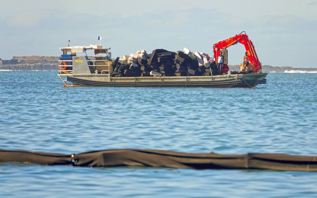 ilhas-mauricio-impedem-navio-de-cruzeiro-de-atracar-alegando-risco-a-saude-|-cnn-brasil