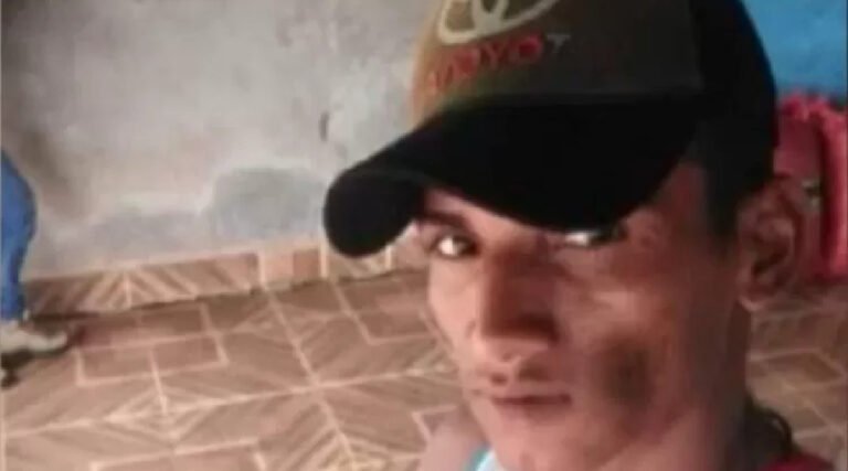 Jovem de 22 anos é assassinado com vários tiros enquanto caminhava pela rua