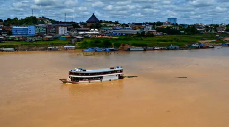 Em Cruzeiro do Sul, Rio Juruá atinge cota de alerta