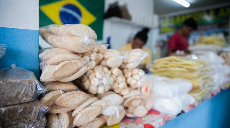 Comerciantes do Mercado Samambaia em Cruzeiro do Sul denunciam más condições estruturais e pedem providências à Prefeitura