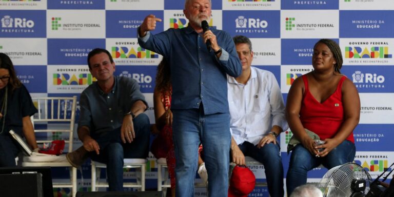 lula-lanca-pedra-fundamental-do-ifrj-no-complexo-do-alemao