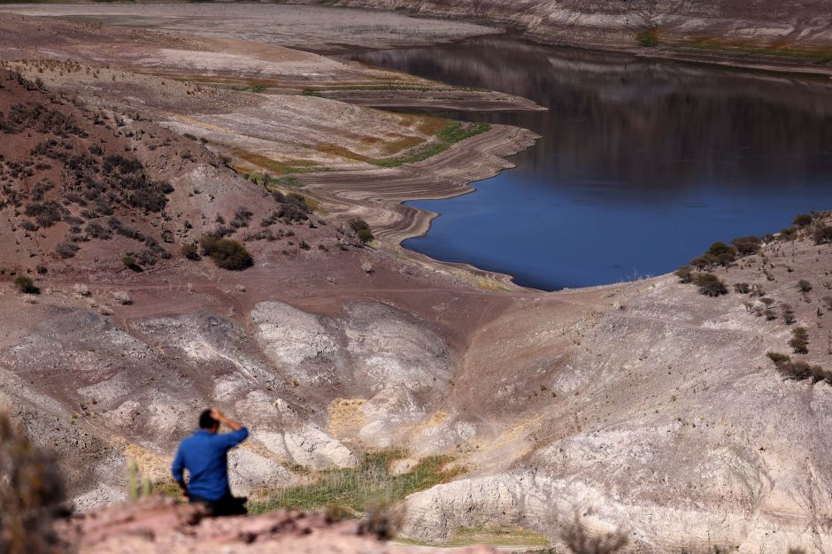 seca-persistente-esta-esgotando-agua-potavel-do-chile-|-cnn-brasil