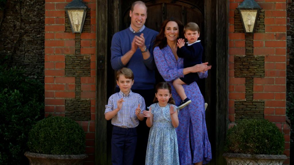 william-e-kate-esperaram-criancas-sairem-da-escola-antes-de-fazer-o-anuncio-sobre-cancer-|-cnn-brasil