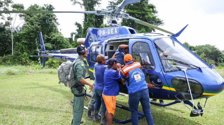 Equipe do Ciopaer realiza resgates em aldeia indígena afetada por enchentes no Acre