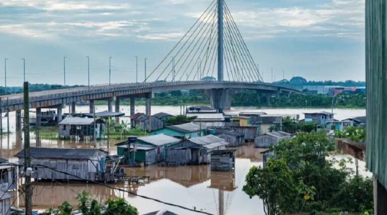 Energia elétrica começa a ser cortada nas áreas alagadas de Cruzeiro do Sul