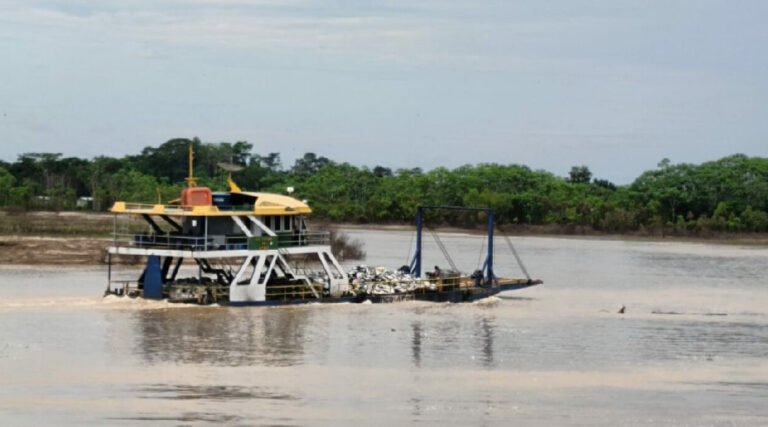 Deracre envia 100 toneladas de insumos para obras no aeródromo de Marechal Thaumaturgo
