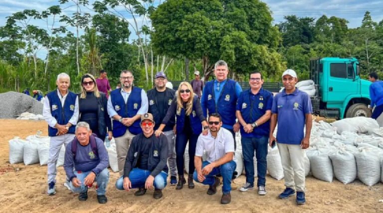 Governo do Acre inicia transporte de materiais para construção de passarela sobre Rio Amônia em Marechal Thaumaturgo