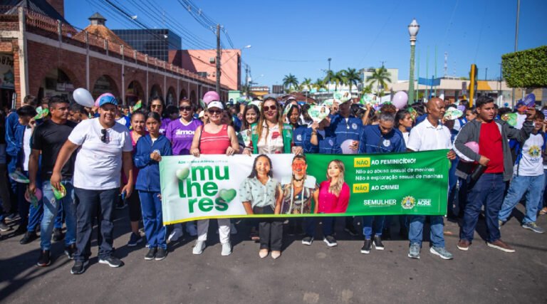 Caminhada pela vida das mulheres é realizada em Cruzeiro do Sul, reforçando a proteção contra o feminicídio e a violência