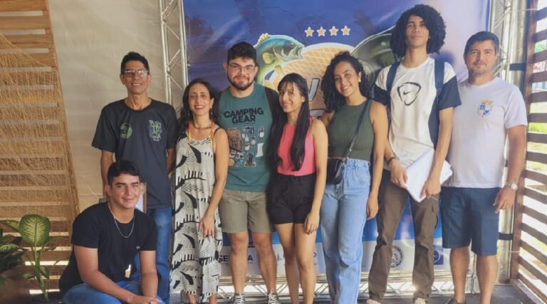 Estudantes de Biologia da UFAC exploram saberes tradicionais na 4° Feira do Peixe de Cruzeiro do Sul