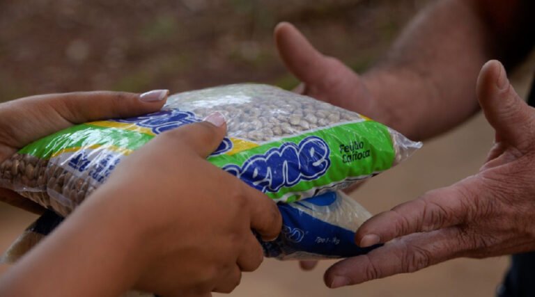 Estudantes do curso de Assistente Administrativo da unidade SENAI de Cruzeiro do Sul lançam projeto “Doar é um ato de amor” para ajudar famílias atingidas pelas cheias do Rio Juruá
