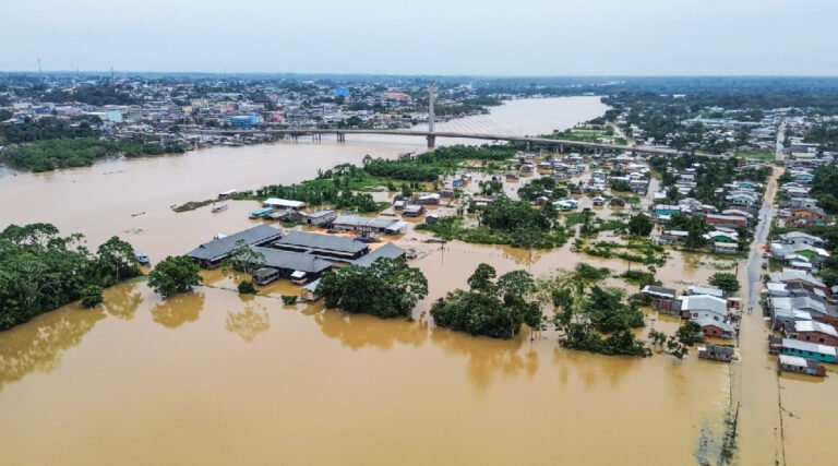Estado, municípios e governo federal unem esforços para socorrer vítimas das cheias no Vale do Juruá