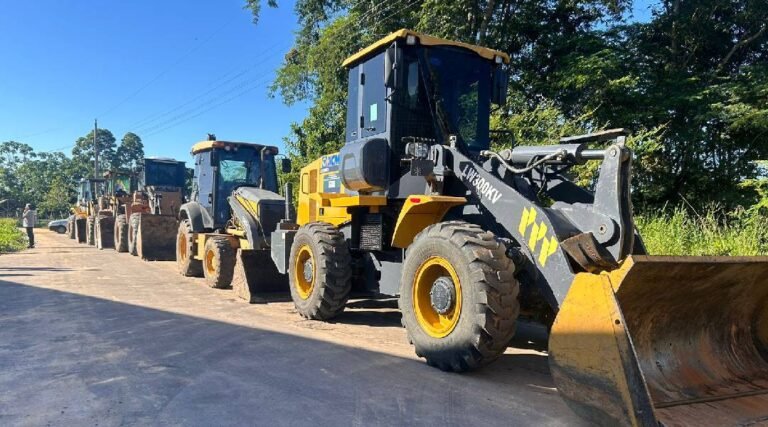 Mutirão de limpeza pública é realizado em Cruzeiro do Sul para combater riscos pós-enchentes