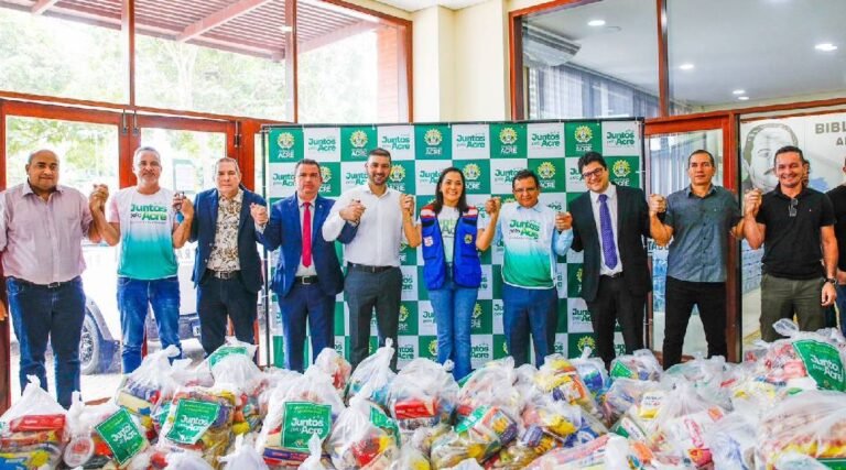 ALEAC entrega 3 mil kg de alimentos e 12 mil garrafas de água para afetados pela enchente