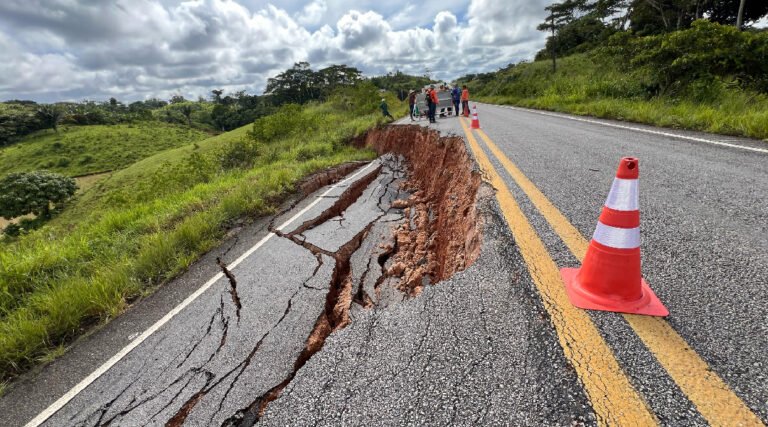 Desvio será construído em parte da BR 364 que teve a pista comprometida devido às chuvas