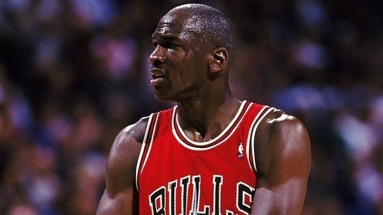 michael-jordan-e-o-atleta-mais-bem-pago-da-historia;-confira-a-lista