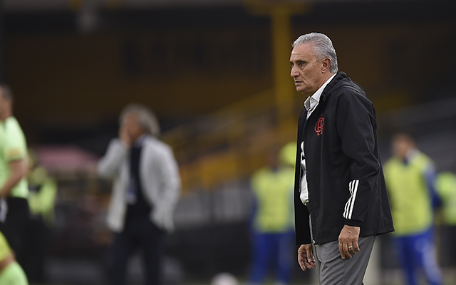 “errou,-mas-tem-credito”:-comentarista-aponta-falhas-de-tite-em-empate-do-flamengo-na-libertadores