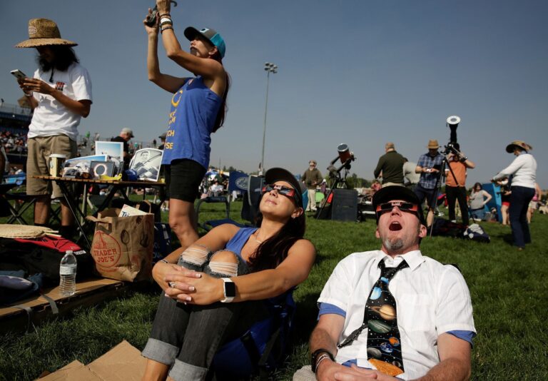 milhares-de-pessoas-nos-eua-se-preparam-para-o-eclipse-solar-|-cnn-brasil