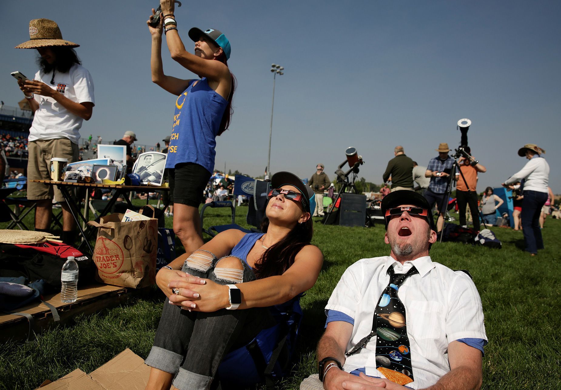 Milhares de pessoas nos EUA se preparam para o eclipse solar CNN