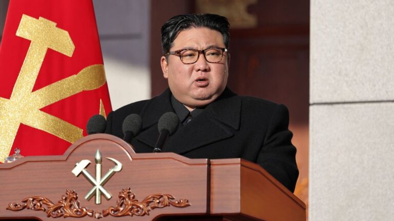 coreia-do-norte-lanca-musica-que-chama-kim-jong-un-de-“pai-amigavel”-|-cnn-brasil