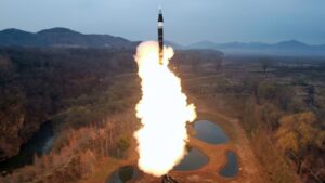 coreia-do-norte-faz-primeira-simulacao-de-contra-ataque-nuclear,-diz-midia-estatal-|-cnn-brasil
