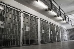 italia-detem-13-agentes-penitenciarios-por-suspeita-de-tortura-a-jovens-detidos-|-cnn-brasil