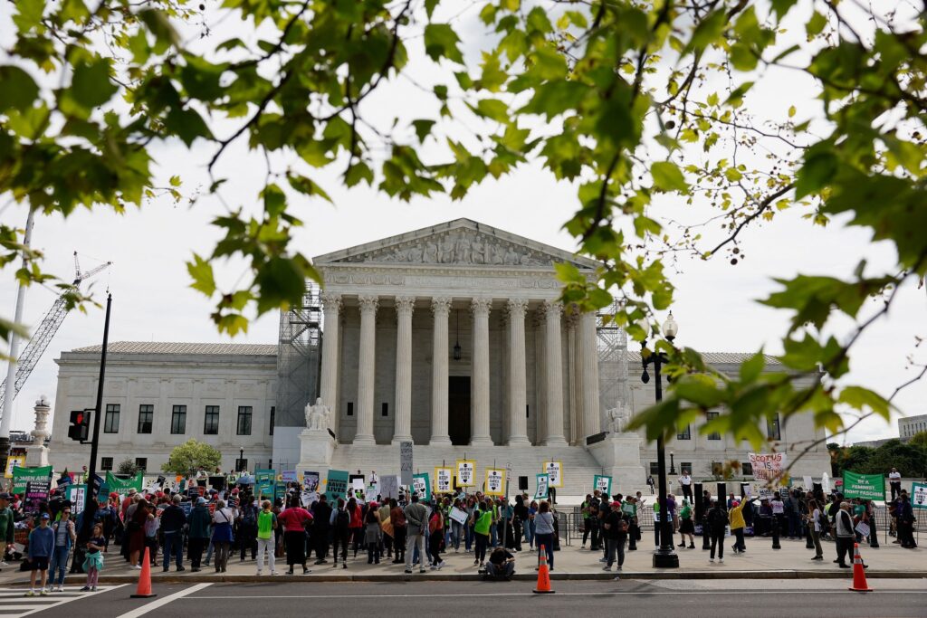 manifestantes-protestam-durante-analise-de-caso-sobre-aborto-na-suprema-corte-|-cnn-brasil