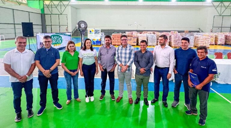 Nicolau Junior e Luiz Gonzaga prestigiam entrega de 110 toneladas de alimentos da CNC para atingidos pela enchente no Acre