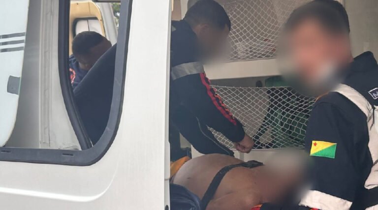 Homem de 63 anos é resgatado com vida após afogamento no balneário Igarapé Preto, em Cruzeiro do Sul