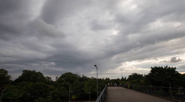 Semana no Acre será marcada por chuvas intensas devido à chegada de onda polar, alerta previsão