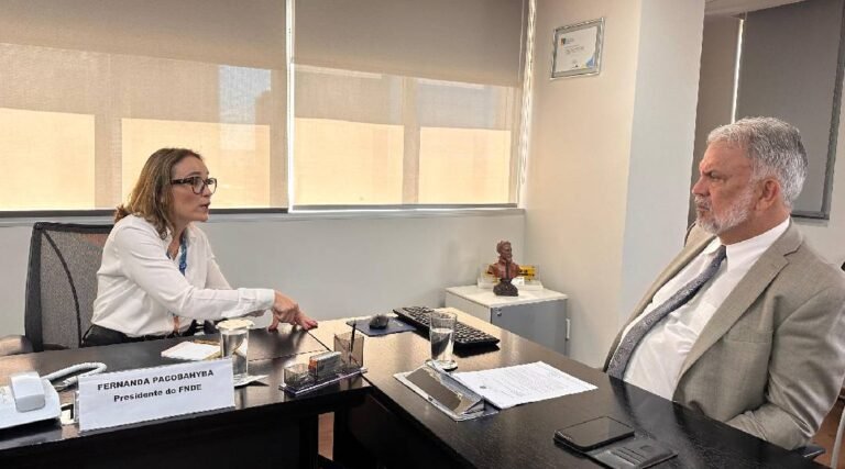 Petecão pede ao FNDE prioridade para a conclusão de obras educacionais inacabadas e paralisadas no Acre