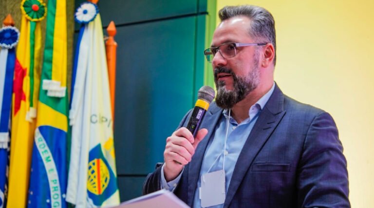 No Fórum da Construção Civil, Alan Rick destaca R$ 151 milhões em emendas para obras